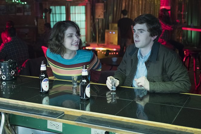 The Good Doctor - Islands: Part One - Photos - Paige Spara, Freddie Highmore