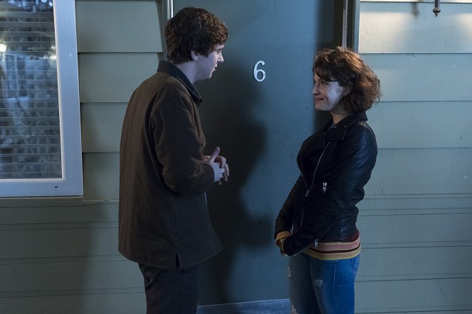 The Good Doctor - Islands: Part One - Photos - Freddie Highmore, Paige Spara