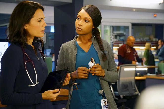 Chicago Med - Lemons and Lemonade - De la película - Torrey DeVitto, Yaya DaCosta