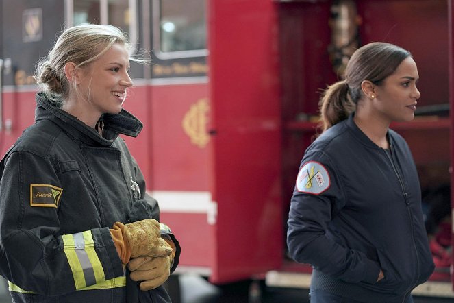 Chicago Fire - Season 6 - Slamigan - Photos - Kara Killmer, Monica Raymund