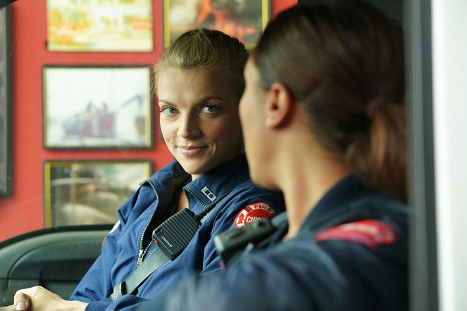Chicago Fire - The Whole Point of Being Roommates - Photos - Kara Killmer