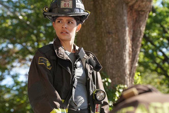 Chicago Fire - The Whole Point of Being Roommates - Photos - Miranda Rae Mayo