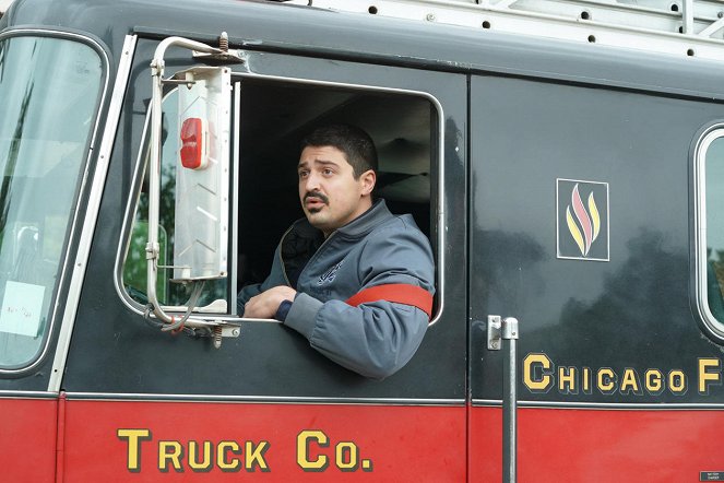 Chicago Fire - The Whole Point of Being Roommates - Van film - Yuriy Sardarov