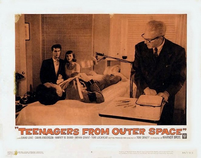 Teenagers from Outer Space - Vitrinfotók