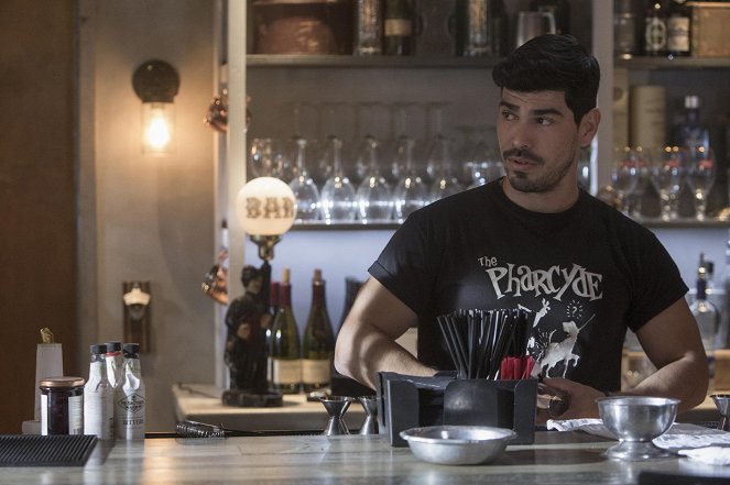 Atypical - Season 1 - A Human Female - Photos - Raúl Castillo