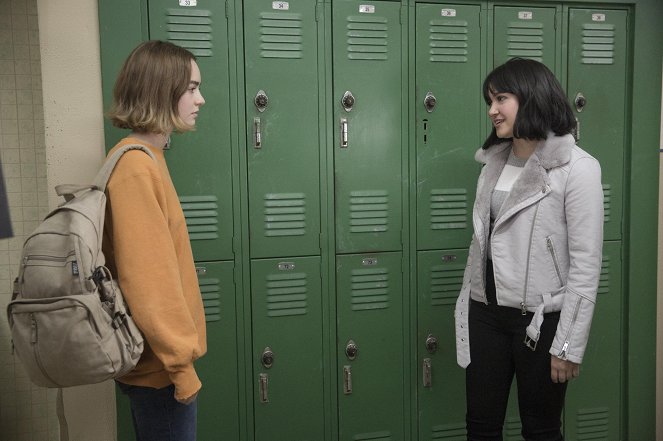 Atypical - A Human Female - Photos - Brigette Lundy-Paine, Ariela Barer