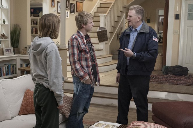 Atypical - Julia Says - Photos - Graham Rogers, Michael Rapaport