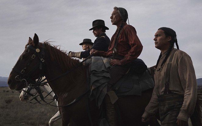 Hostiles - De la película - Rosamund Pike, Christian Bale, Wes Studi, Adam Beach