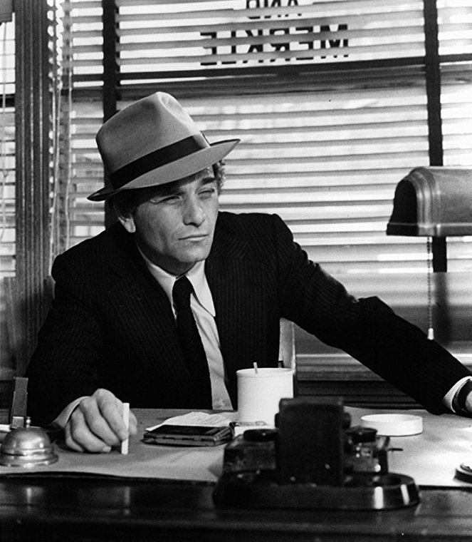 The Cheap Detective - Photos - Peter Falk