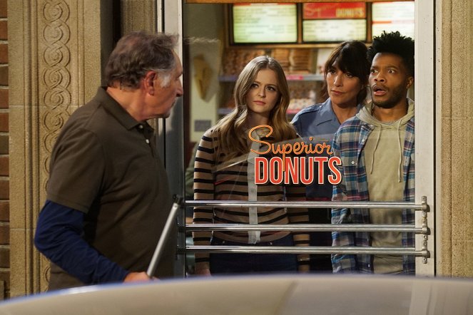Superior Donuts - Season 1 - Arthur's Day Off - Photos - Judd Hirsch, Anna Baryshnikov, Katey Sagal, Jermaine Fowler