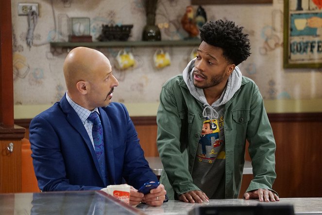 Superior Donuts - Arthur's Day Off - Kuvat elokuvasta - Maz Jobrani, Jermaine Fowler