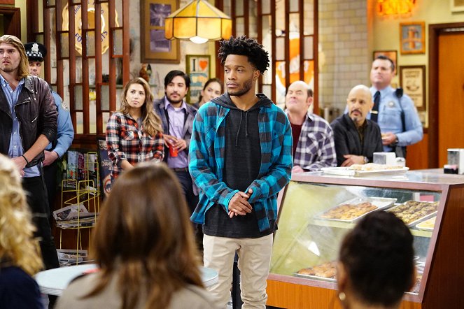 Superior Donuts - Season 1 - The Amazing Racists - Photos - Jermaine Fowler