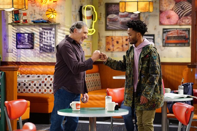 Superior Donuts - The Amazing Racists - Photos - Judd Hirsch, Jermaine Fowler