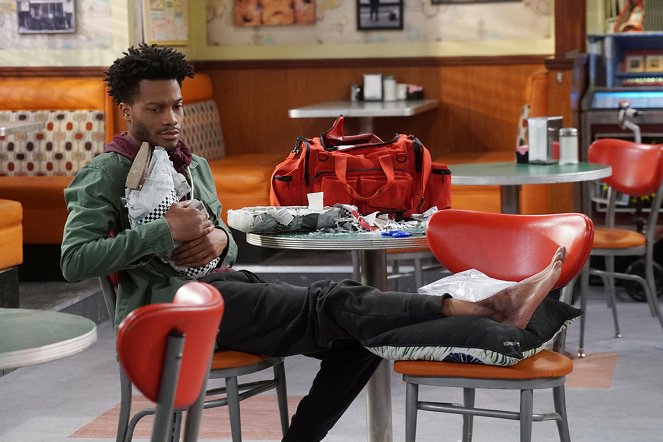 Superior Donuts - Season 1 - Man Without a Health Plan - Photos - Jermaine Fowler