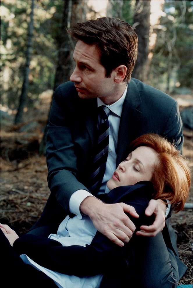 Expediente X - Season 7 - Requiem - De la película - David Duchovny, Gillian Anderson