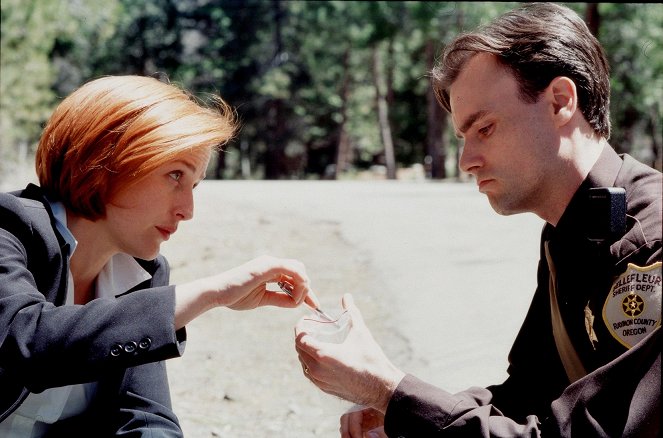 The X-Files - Season 7 - Requiem - Photos - Gillian Anderson, Zachary Ansley