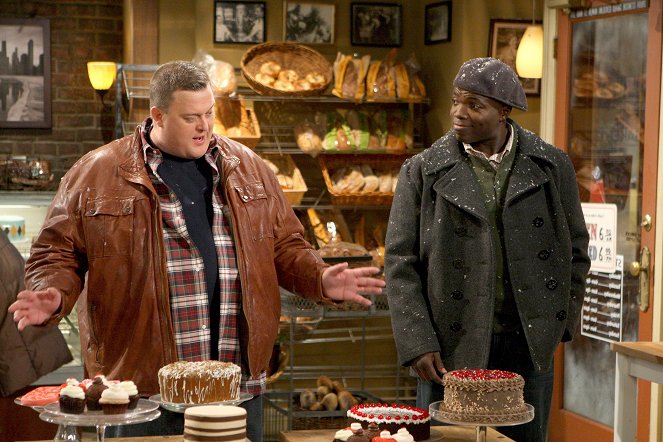 Mike & Molly - First Valentine's Day - Photos - Billy Gardell, Reno Wilson