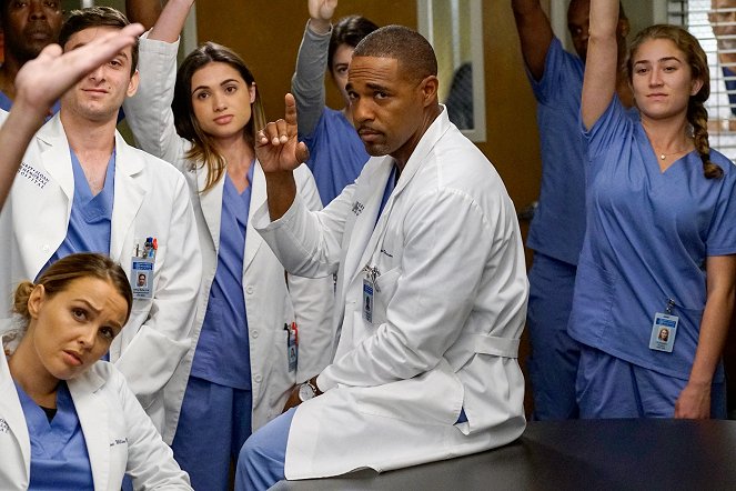 Grey's Anatomy - Season 13 - Why Try to Change Me Now - Photos - Camilla Luddington, Jason George