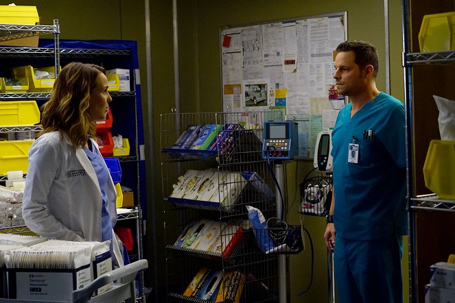 Grey's Anatomy - Season 13 - You Haven't Done Nothin' - Van film - Camilla Luddington, Justin Chambers