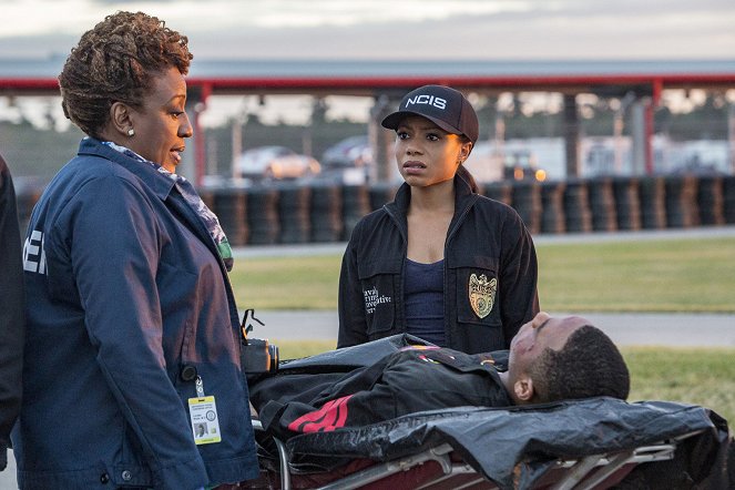 NCIS: New Orleans - Overdrive - Film - CCH Pounder, Shalita Grant