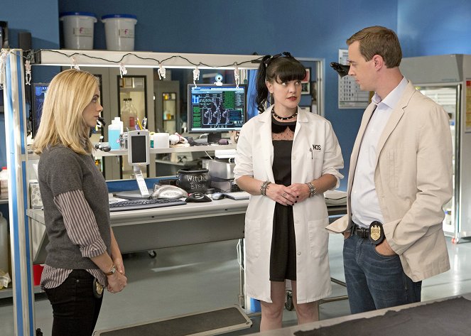 NCIS: Naval Criminal Investigative Service - Parental Guidance Suggested - Photos - Emily Wickersham, Pauley Perrette, Sean Murray