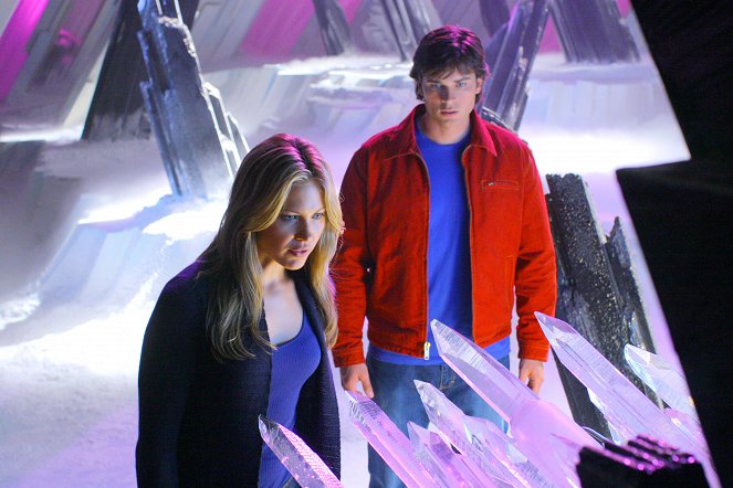 Smallville - Fallout - Photos - Pascale Hutton, Tom Welling