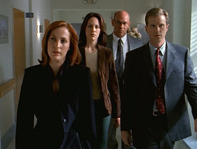The X-Files - 4-D - Van film - Gillian Anderson, Annabeth Gish, Mitch Pileggi, Cary Elwes