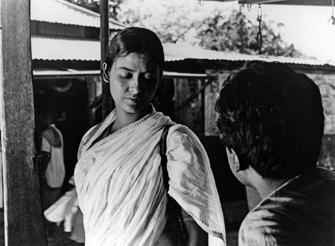 Meghe Dhaka Tara - Kuvat elokuvasta