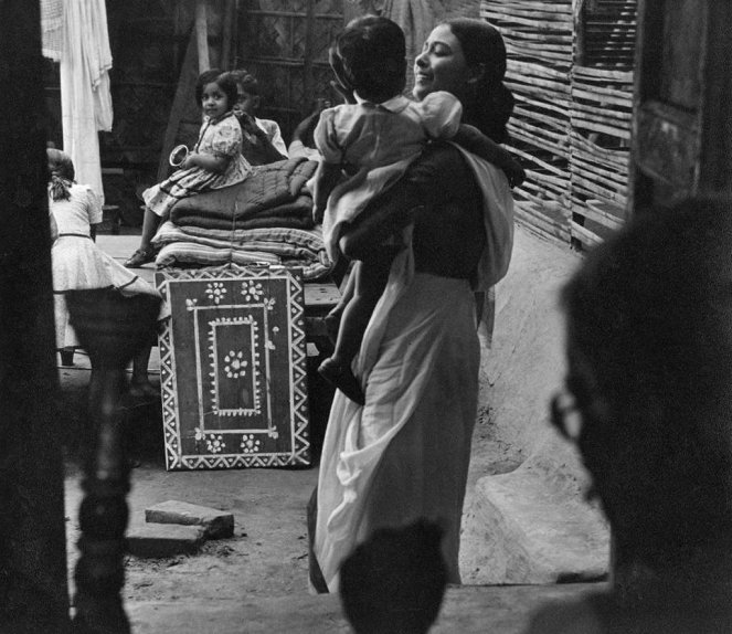Meghe Dhaka Tara - Van film