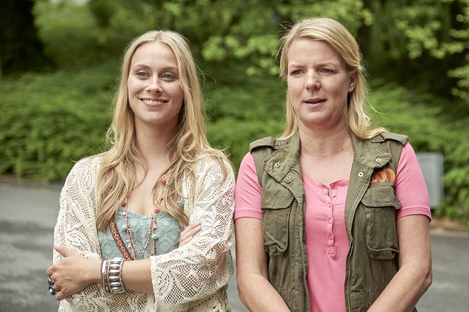 Beste Schwestern - Season 1 - Der Eiswagen - Filmfotos - Sina Tkotsch, Mirja Boes