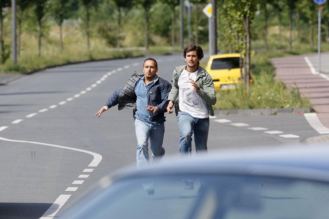 Alarm für Cobra 11 - Die Autobahnpolizei - Season 13 - Himmelfahrtskommando - Photos - Erdogan Atalay, Tom Beck