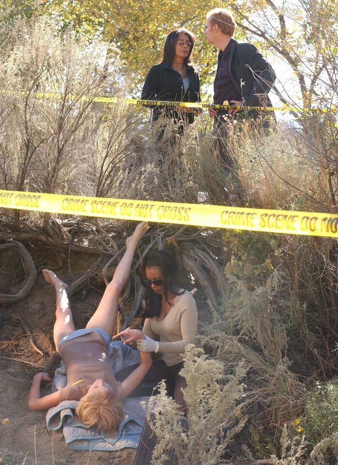 CSI: Miami - Camp Fear - Photos - Danica Stewart, Khandi Alexander, Wanda De Jesus, David Caruso
