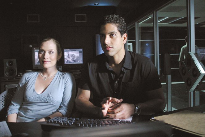 CSI: Miami - Season 1 - Entrance Wound - Photos - Emily Procter, Adam Rodriguez