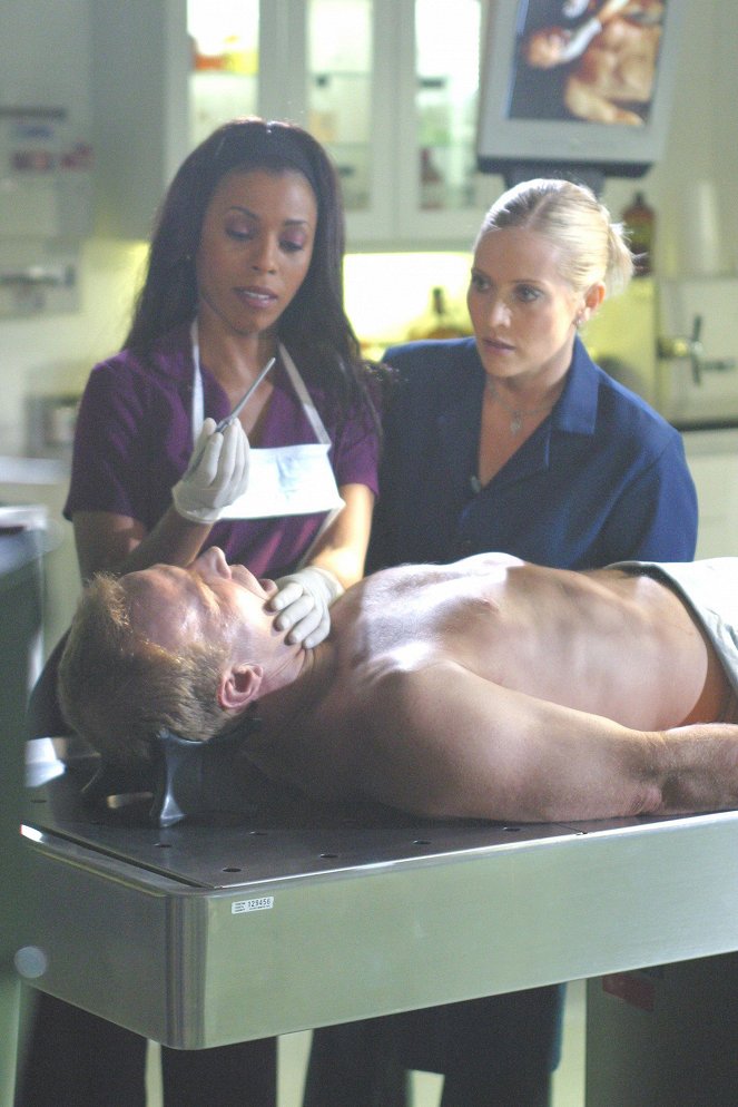 CSI: Miami - Season 1 - Entrance Wound - Photos - Khandi Alexander, Emily Procter