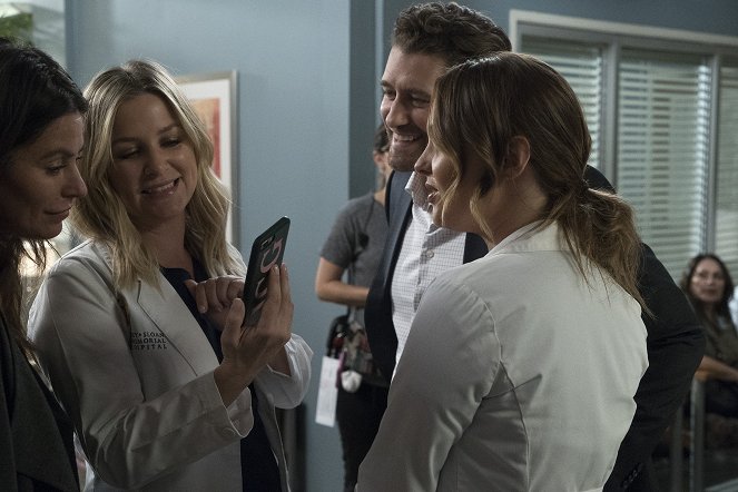 Grey's Anatomy - Season 14 - 1-800-799-7233 - Photos - Jessica Capshaw, Matthew Morrison, Camilla Luddington