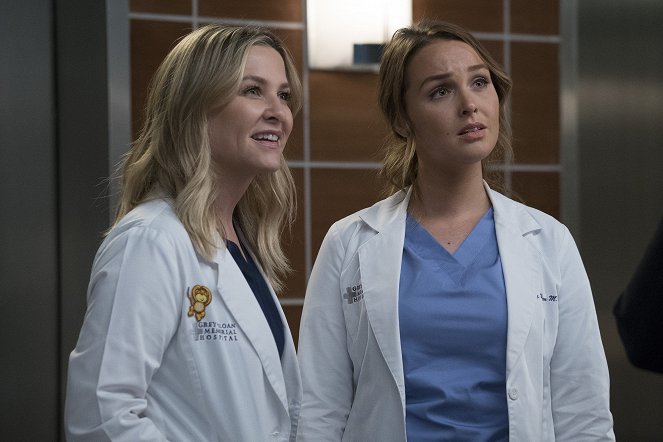 Grey's Anatomy - Season 14 - 1-800-799-7233 - Photos - Jessica Capshaw, Camilla Luddington