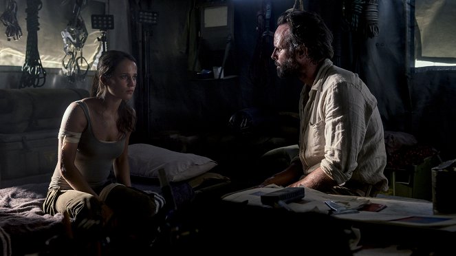 Tomb Raider - Filmfotók - Alicia Vikander, Walton Goggins