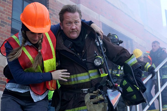 Chicago Fire - Law of the Jungle - Van film - Christian Stolte