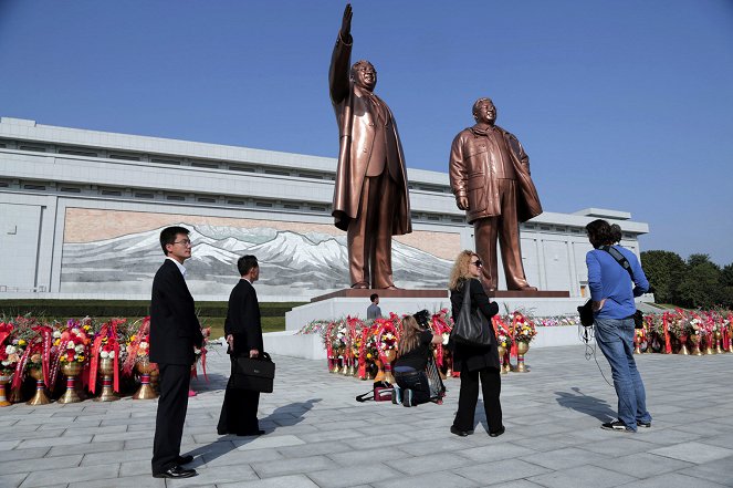 Zwischen Stechschritt und Luna-Park - Unterwegs in Nordkorea - Van film