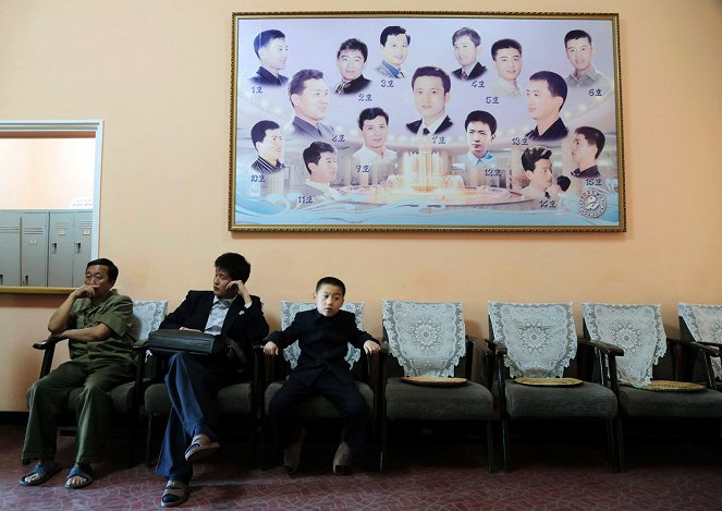 Zwischen Stechschritt und Luna-Park - Unterwegs in Nordkorea - Film