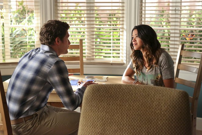Jane the Virgin - Chapter Five - Photos - Gina Rodriguez