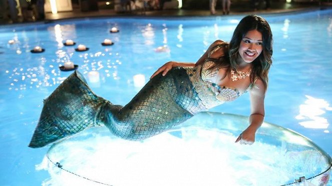Jane the Virgin - Chapter One - Photos - Gina Rodriguez