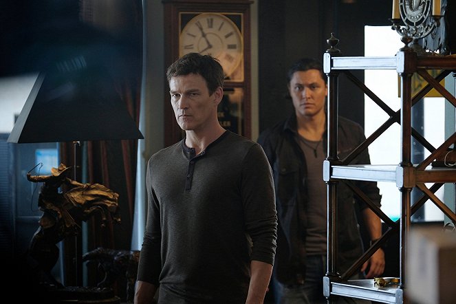 The Gifted - threat of eXtinction - Photos - Stephen Moyer, Blair Redford