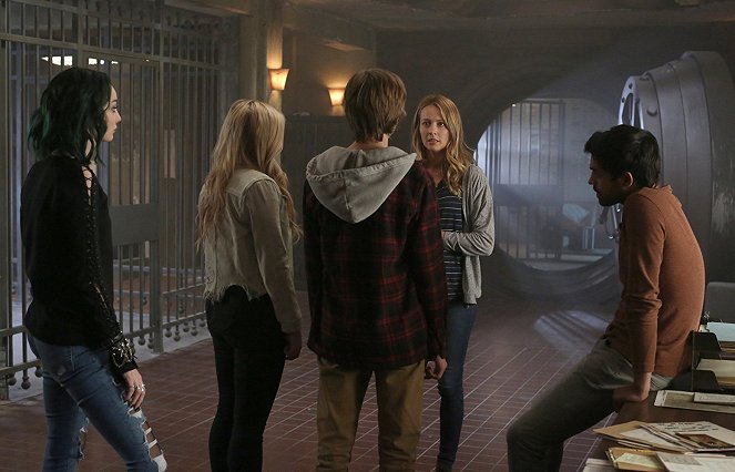 The Gifted - Season 1 - threat of eXtinction - Photos - Emma Dumont, Amy Acker, Sean Teale
