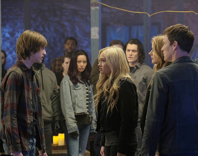 The Gifted - X-roads - Photos - Percy Hynes White, Jamie Chung, Natalie Alyn Lind, Blair Redford, Amy Acker, Stephen Moyer