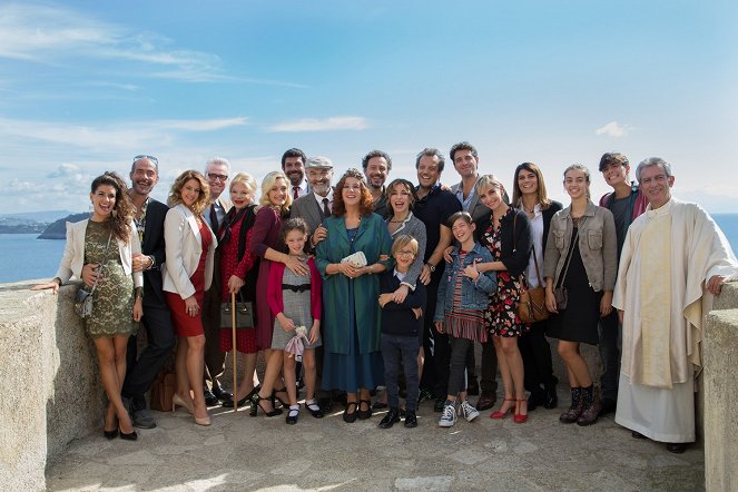 A casa tutti bene - Z natáčení - Giulia Michelini, Gianmarco Tognazzi, Claudia Gerini, Massimo Ghini, Sandra Milo, Carolina Crescentini, Pierfrancesco Favino, Ivano Marescotti, Stefania Sandrelli, Stefano Accorsi, Sabrina Impacciatore, Gabriele Muccino, Giampaolo Morelli, Elena Cucci, Valeria Solarino