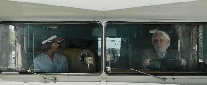 Örömjárgány - Filmfotók - Helen Mirren, Donald Sutherland