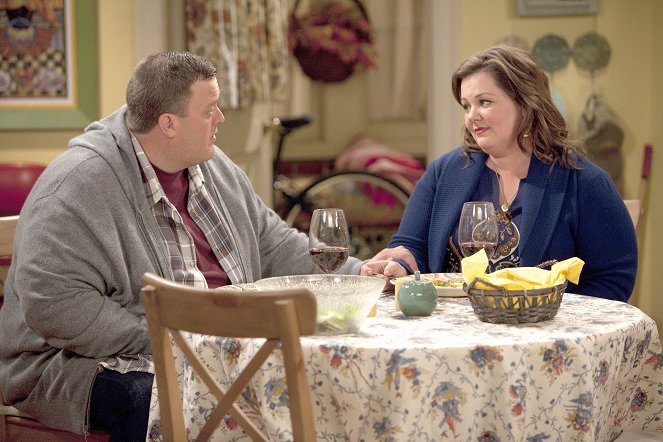 Mike & Molly - Mike's Feet - Film - Billy Gardell, Melissa McCarthy