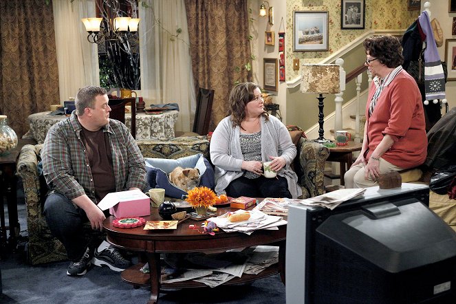 Mike & Molly - Peggy Shaves Her Legs - Photos - Billy Gardell, Melissa McCarthy, Rondi Reed