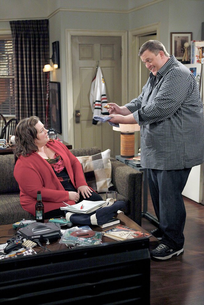 Mike & Molly - Season 1 - Peggy Shaves Her Legs - Photos - Melissa McCarthy, Billy Gardell